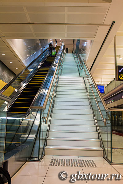 4509-Эскалатор, лестница