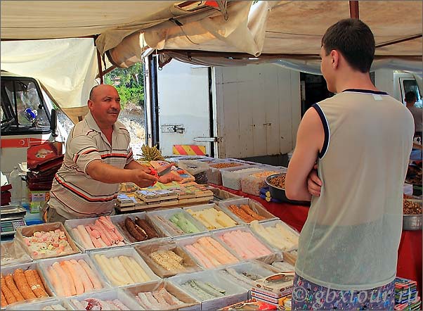 Торговец турецкими сладостями